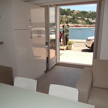 Les Pieds Dans L' eau NOUVEAU REFAIT À NEUF COMPLETE RENOVATION Villefranche-sur-Mer Extérieur photo