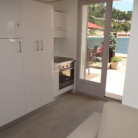 Les Pieds Dans L' eau NOUVEAU REFAIT À NEUF COMPLETE RENOVATION Villefranche-sur-Mer Extérieur photo