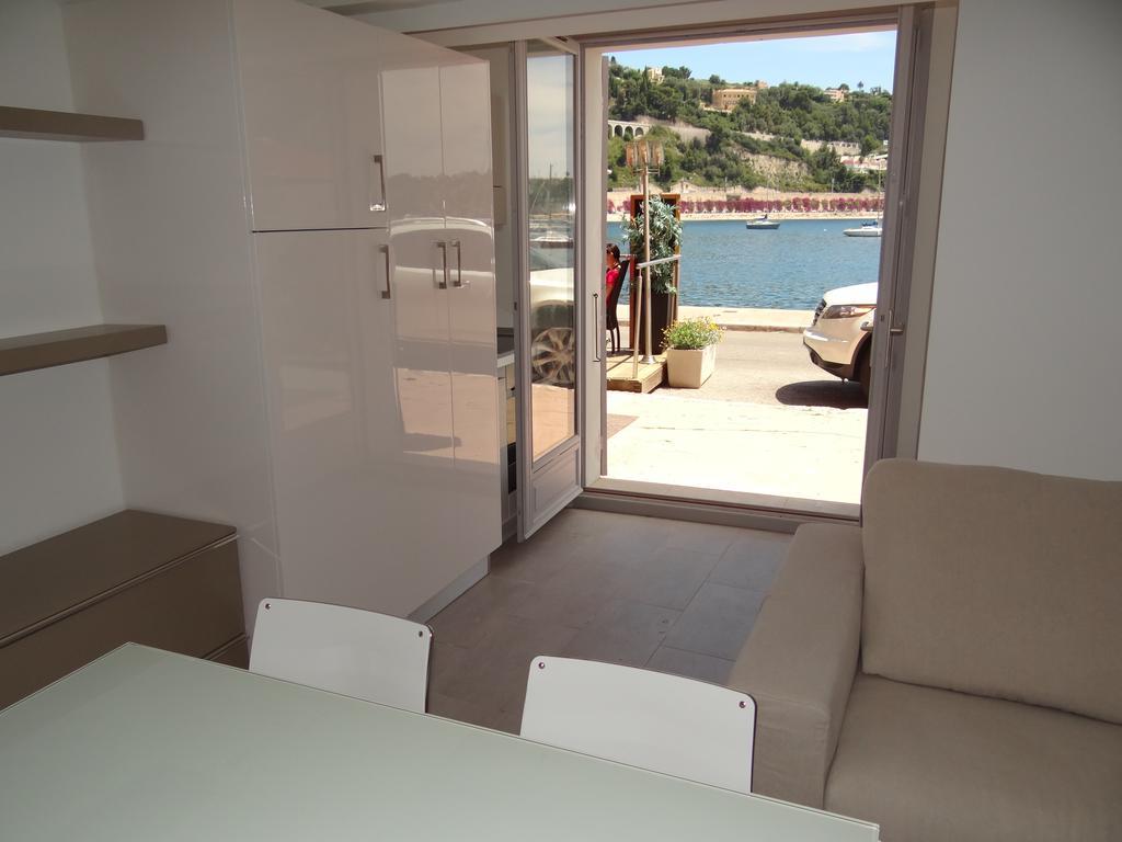 Les Pieds Dans L' eau NOUVEAU REFAIT À NEUF COMPLETE RENOVATION Villefranche-sur-Mer Extérieur photo